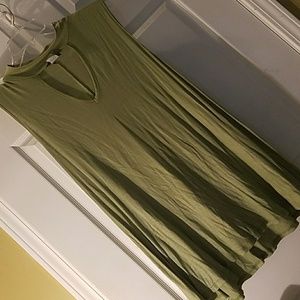 Green sleeveless mock turtleneck Tunic w/keyhole